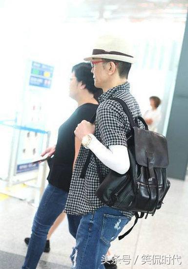 央视主持人李咏突然去世，和妻子哈文机场照成“绝唱”