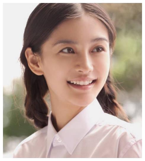 Baby与贝克汉姆照片被疯传,谁注意到了她的锁骨?都能养鱼了