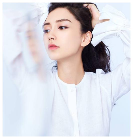 Baby与贝克汉姆照片被疯传,谁注意到了她的锁骨?都能养鱼了