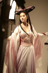 ​娱乐记者为了流量捕风捉影，宋祖德谣传刘亦菲是“变性人”