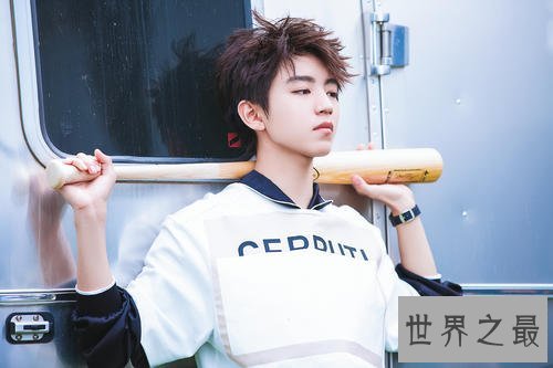 全国公认十大校草排行,白敬亭现如今第一!