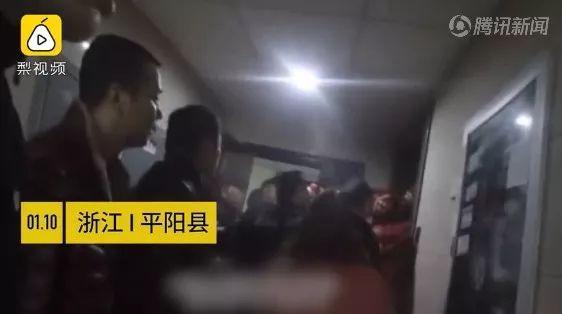 “教科书式”操作，8岁小朋友被困电梯，3招淡定自救