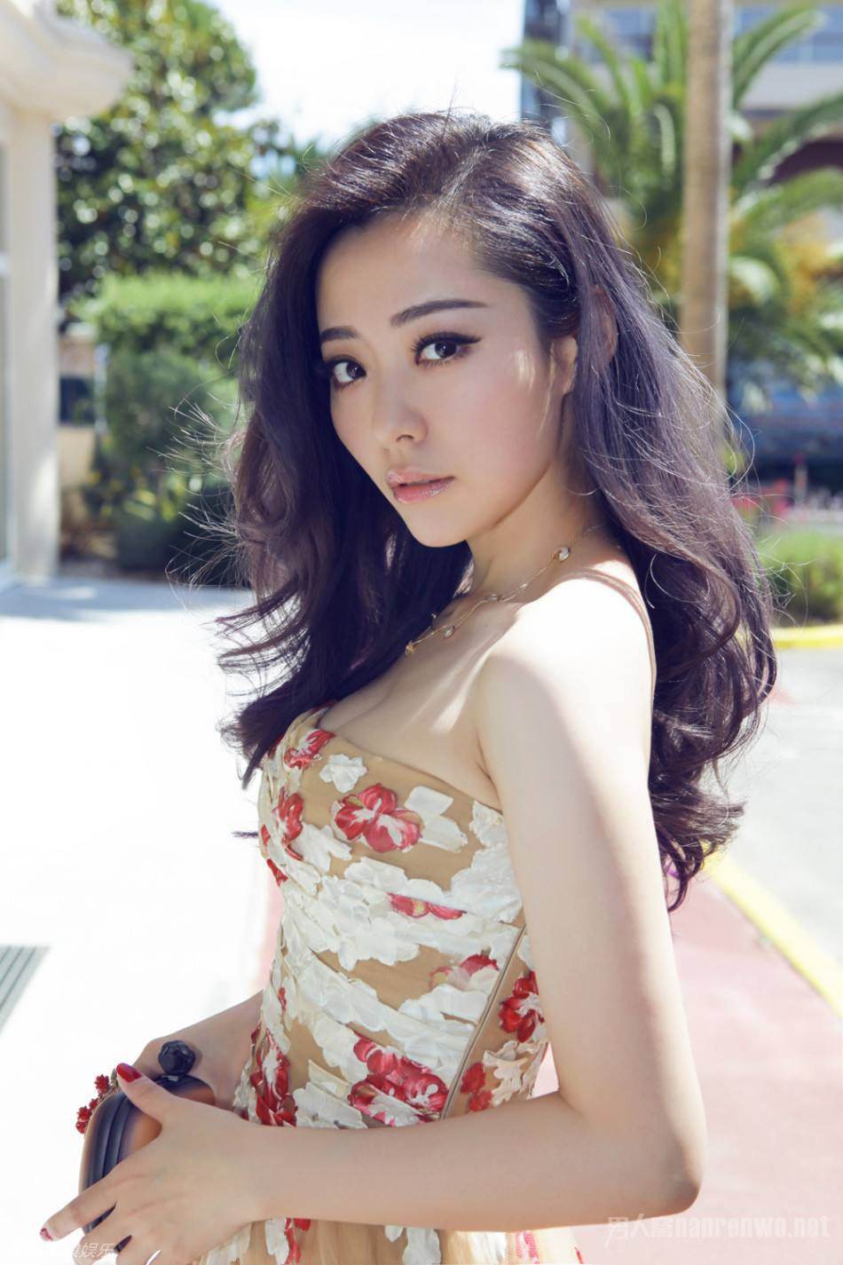 张靓颖和冯轲现状两个人离婚了吗？张靓颖身上挂环女人不能够卑微