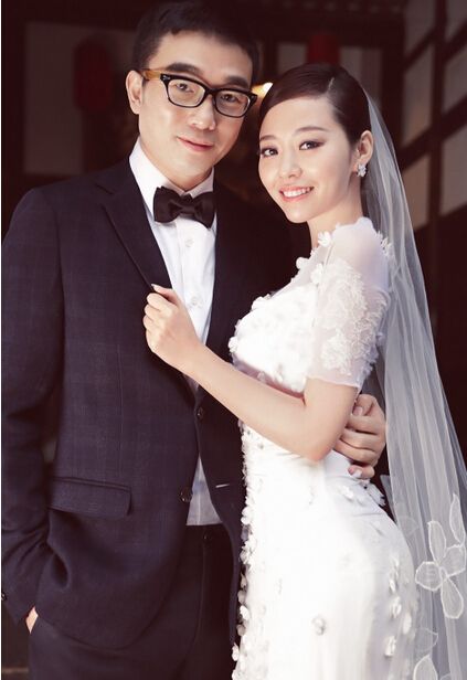 张靓颖和冯轲现状两个人离婚了吗？张靓颖身上挂环女人不能够卑微