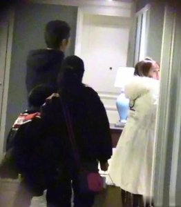 ​洪欣38嫁给张丹峰，如今48岁，她还能有几个最美的十年？