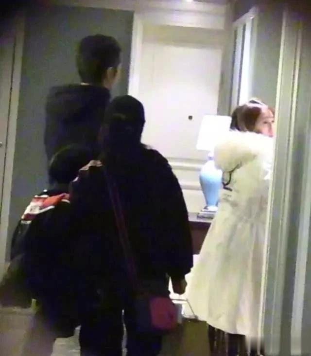 洪欣38嫁给张丹峰，如今48岁，她还能有几个最美的十年？