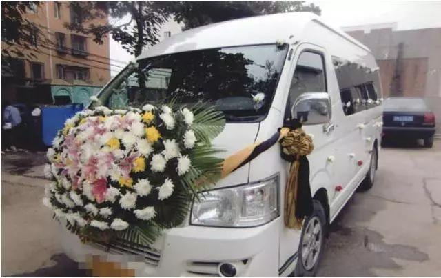 花圈做法大全图解丧礼（丧礼灵车花艺制作方法）(3)