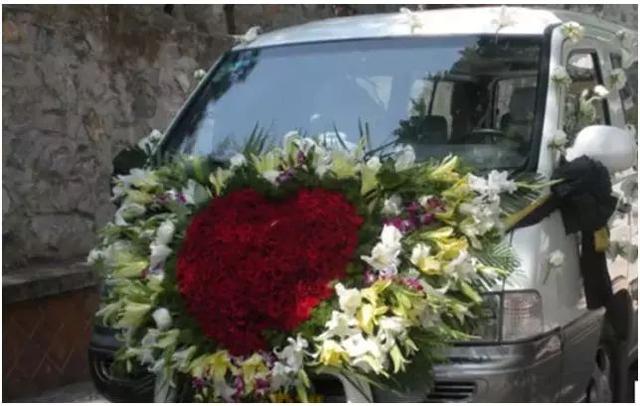 花圈做法大全图解丧礼（丧礼灵车花艺制作方法）(10)