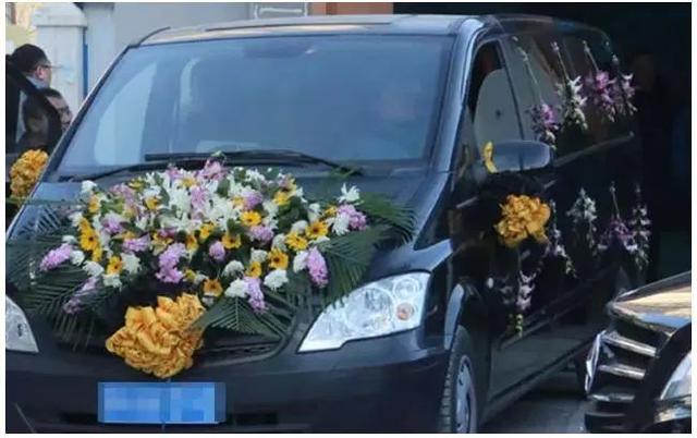 花圈做法大全图解丧礼（丧礼灵车花艺制作方法）(13)