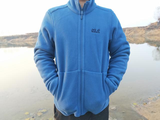 怎么鉴别狼爪冲锋衣真假（买过千的冲锋衣值吗）(14)