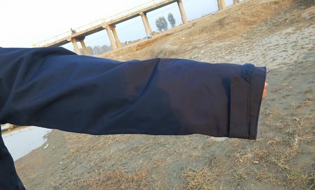 怎么鉴别狼爪冲锋衣真假（买过千的冲锋衣值吗）(11)