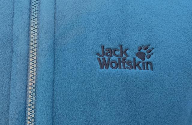 怎么鉴别狼爪冲锋衣真假（买过千的冲锋衣值吗）(18)