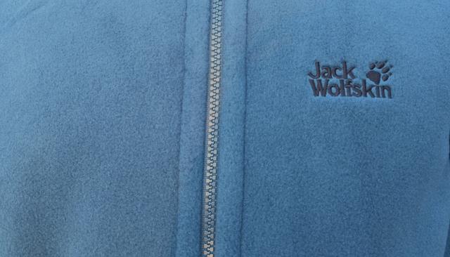 怎么鉴别狼爪冲锋衣真假（买过千的冲锋衣值吗）(16)