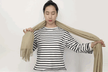 薄围巾的系法图解(保暖还好看的7种系围巾系法一定要学)(23)