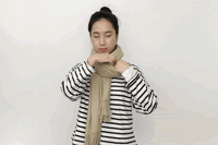 薄围巾的系法图解(保暖还好看的7种系围巾系法一定要学)(20)