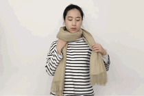 薄围巾的系法图解(保暖还好看的7种系围巾系法一定要学)(24)