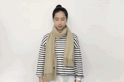 薄围巾的系法图解(保暖还好看的7种系围巾系法一定要学)(29)