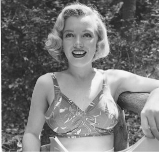 ​令苏联和美国总统神魂颠倒的玛丽莲·梦露的成长经历-幼年诺玛简