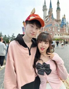 ​硬币哥回不来！老婆糖小幽回国，落地上海被带走询问并限制出境？