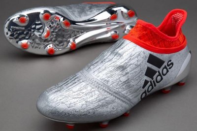 ​足球鞋鞋钉可分为哪几种 足球鞋什么材质的好
