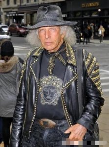 ​球场边的奇迹：NBA粉丝如何俘获丹麦嫩模的心