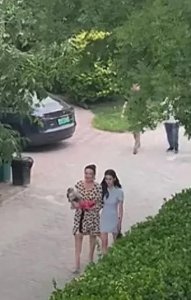 ​汪小菲老婆小梅孝顺又懂事，和婆婆张兰聊天好似母女，笑合不拢嘴