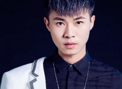 ​广西大网红许华升自小父母离异，佛山新公司开业庆典父母现身