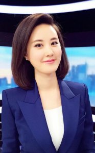 ​秦方：从重庆走出的央视著名主持人，男友在雾中迷路了