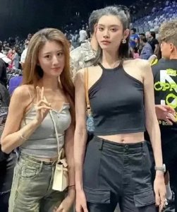 ​奚梦瑶到底有多美，看完这张与粉丝的合影图就知道了