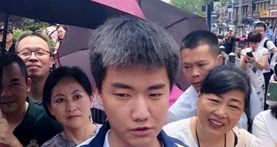 ​提前15分钟交卷，公然嘲讽高考题目太垃圾的林欢，最终考了多少分