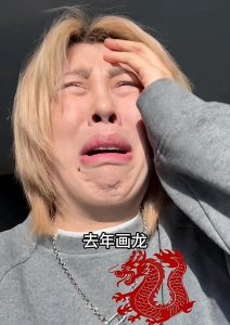 ​这些新年美甲款式火了！美甲师：现在手已经抬不起来了