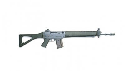 ​瑞士SG550突击步枪，与国产03式有点相似