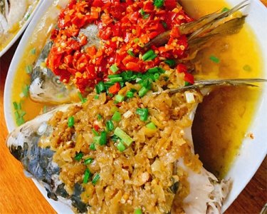 ​双色剁椒鱼头，教你在家做，美味又下饭