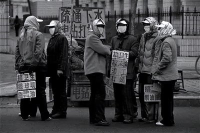 ​哈尔滨“巨贪”张明杰：敛财3.5亿逼死下岗职工，女儿是知名歌手