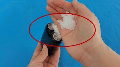 ​剃须刀里撒一把食盐，真是实用，不管剃须刀有多钝都能锋利如新