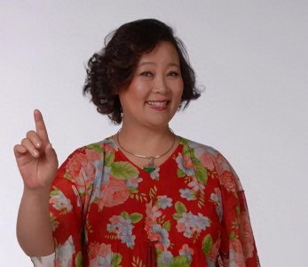 ​除了老太太李明启，还有一位女演员演过容嬷嬷，只是没太多人注意