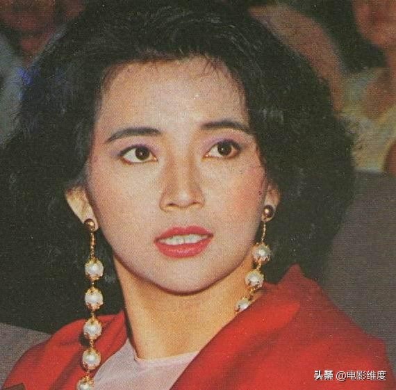 胡慧中年轻时有多漂亮？一组老照片告诉你，明艳动人，雍容大方