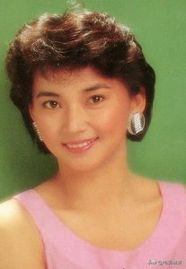 ​胡慧中年轻时有多漂亮？一组老照片告诉你，明艳动人，雍容大方