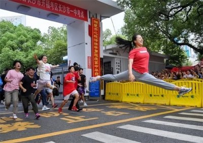 ​房琪：从三本毕业到央视主持人，再到千万网红，她的人生有多励志