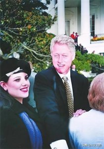 ​美女总统阿罗约：从伊拉克撤军得罪美国，与中国交好，入狱受折磨