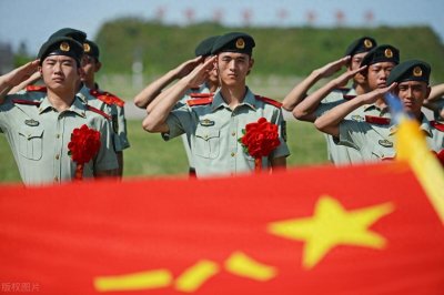 ​当兵8年退伍能拿多少钱？