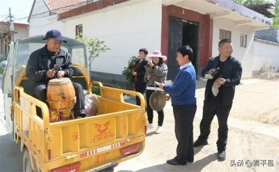 ​小门牌大荣耀，平邑这些人的门前挂上了“光荣之家”