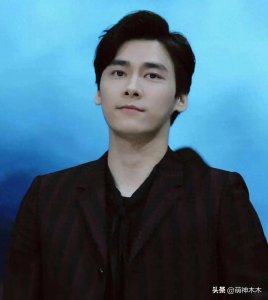 ​李易峰近照曝光！素颜出镜黑眼圈明显，穿多年前旧衣引热议