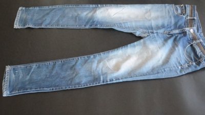 ​裤子怎么叠整齐又好看，懒人必学的收纳小知识，节省空间又美观