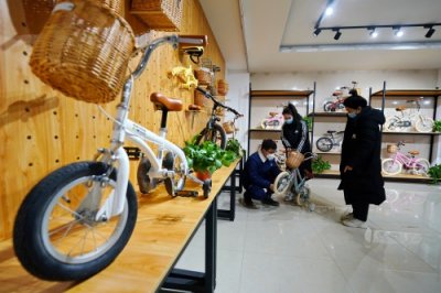 ​（经济）河北平乡：“中国童车之都”赶订单忙生产