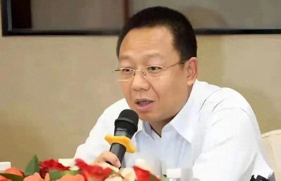 ​从金融巅峰到囚牢之中：关小虎的堕落轨迹