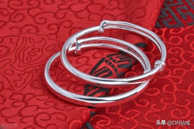 ​银手镯发黑怎么清洗？7个小技巧，快速清洗发黑的银手镯