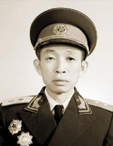 ​此人曾是王必成手下的团长，后来却超过了老首长，被评为上将军衔