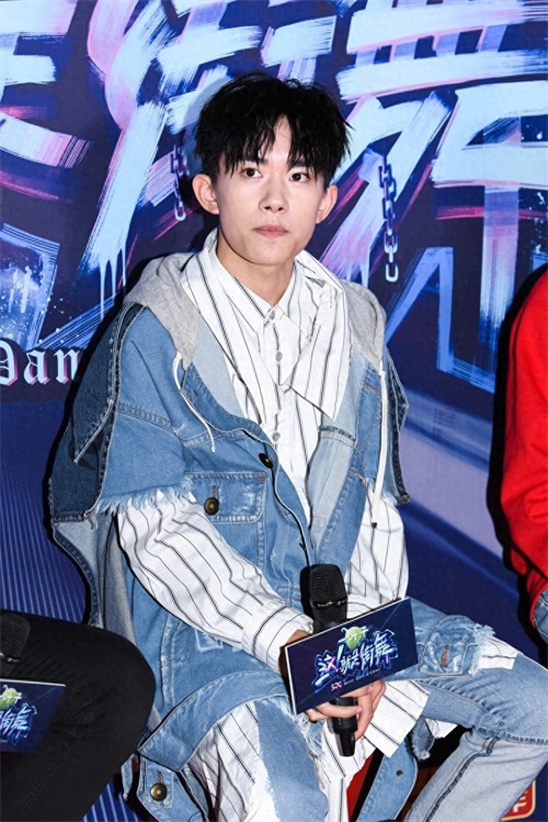 集美们，分享一波易烊千玺的帅图，反正我是收藏了