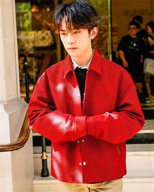 集美们，分享一波易烊千玺的帅图，反正我是收藏了